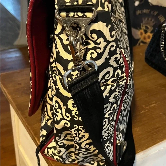 Petunia Pickle Bottom X-Large Messenger Style Diaper Bag-Like New ❤️ - Picture 3 of 11